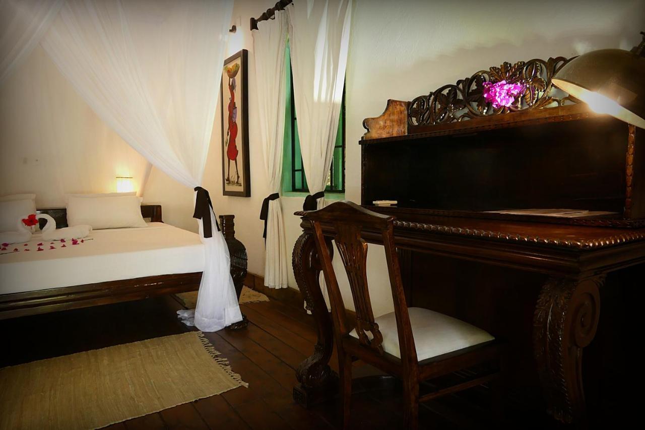 Nyumba Ya Paka Boutique Hotel マリンディ エクステリア 写真