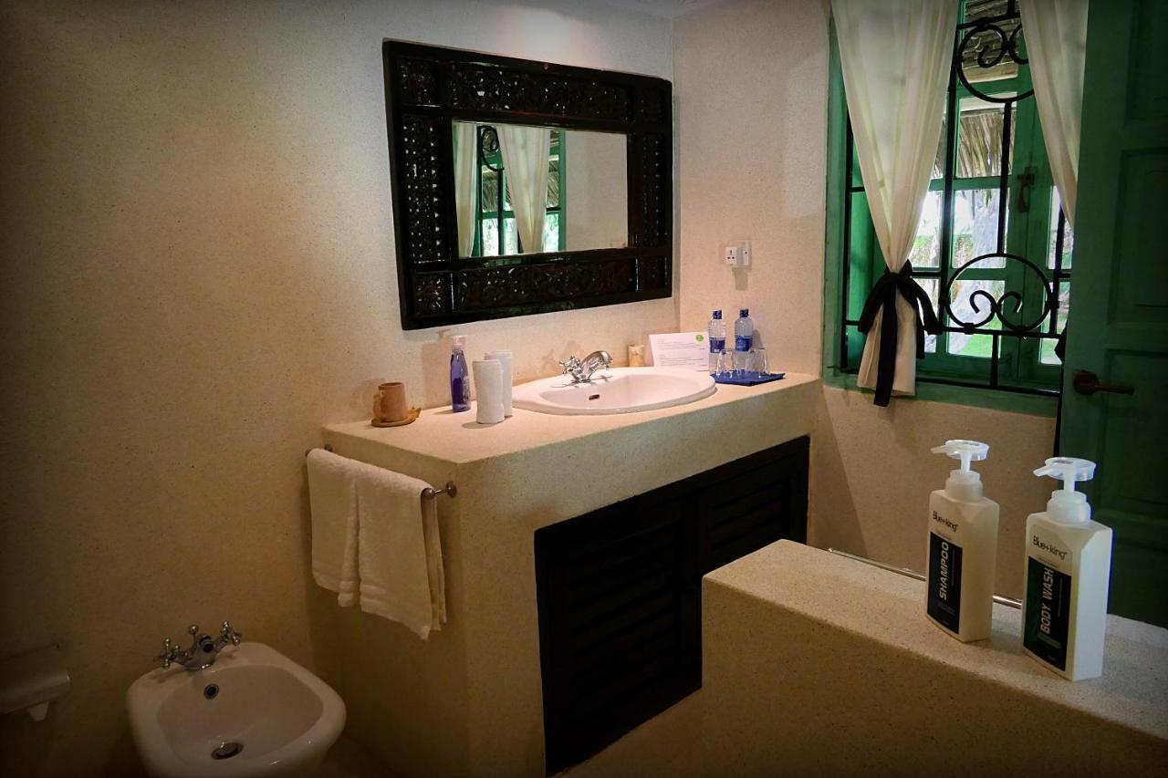 Nyumba Ya Paka Boutique Hotel マリンディ エクステリア 写真